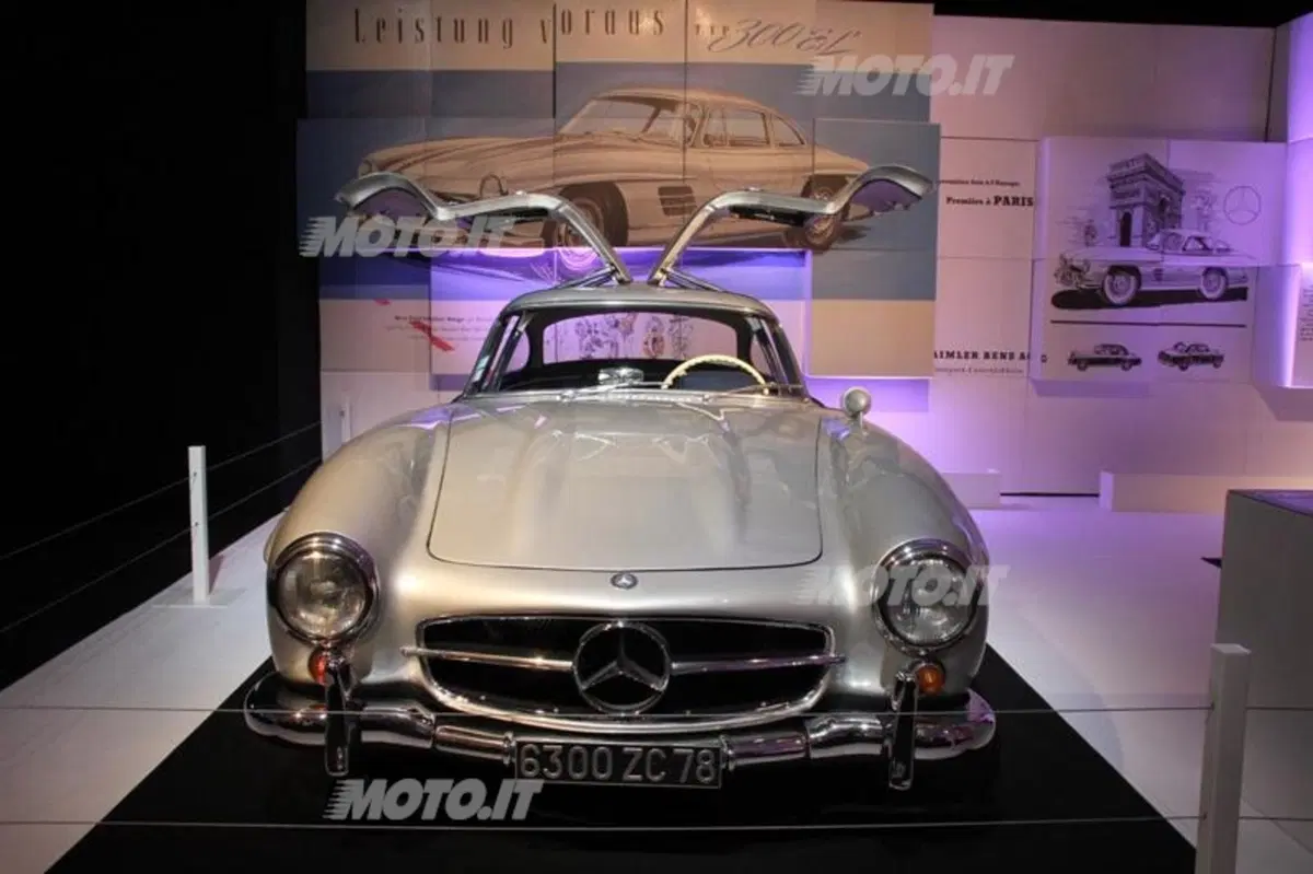 Salone di Parigi 2012: in passerella anche le auto d'epoca (22)