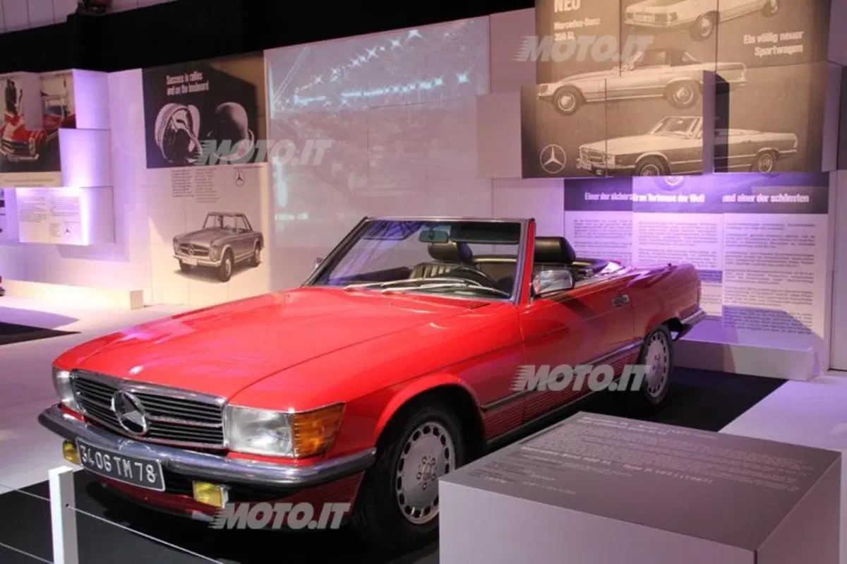 Salone di Parigi 2012: in passerella anche le auto d'epoca (25)