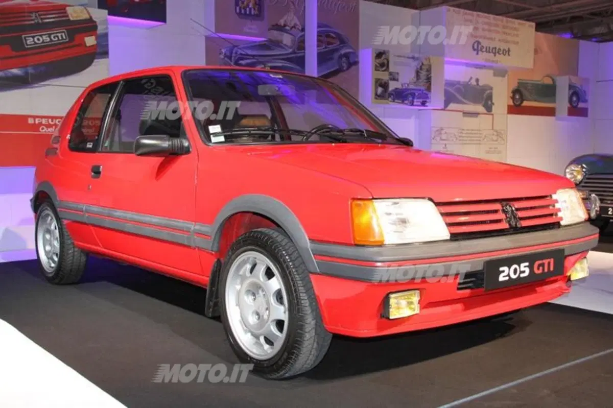 Salone di Parigi 2012: in passerella anche le auto d'epoca (29)
