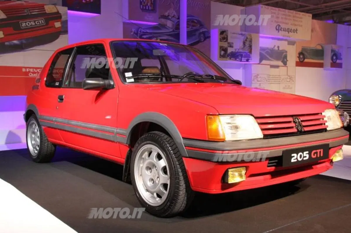 Salone di Parigi 2012: in passerella anche le auto d'epoca (30)