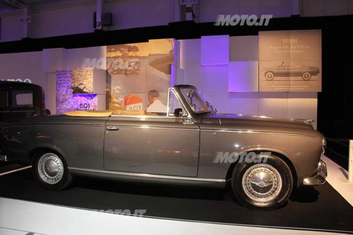 Salone di Parigi 2012: in passerella anche le auto d'epoca (32)