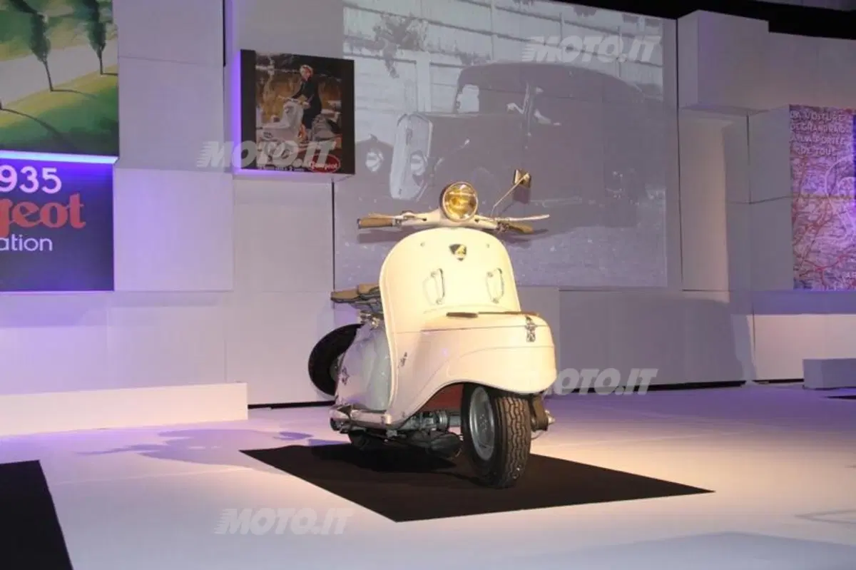 Salone di Parigi 2012: in passerella anche le auto d'epoca (34)