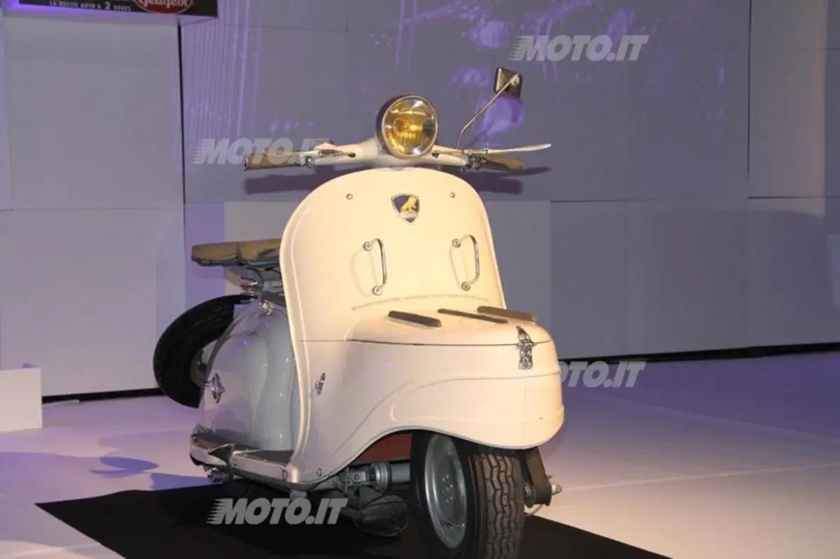 Salone di Parigi 2012: in passerella anche le auto d'epoca (35)