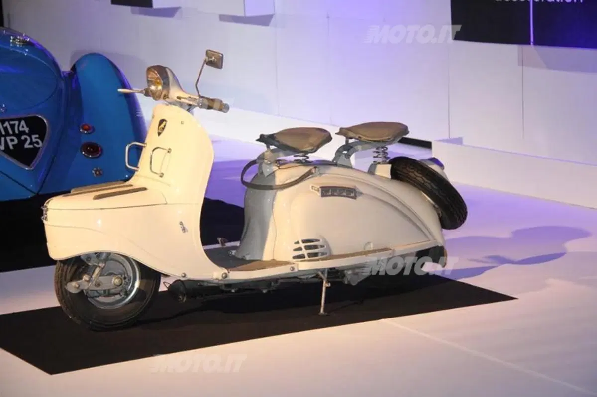 Salone di Parigi 2012: in passerella anche le auto d'epoca (37)
