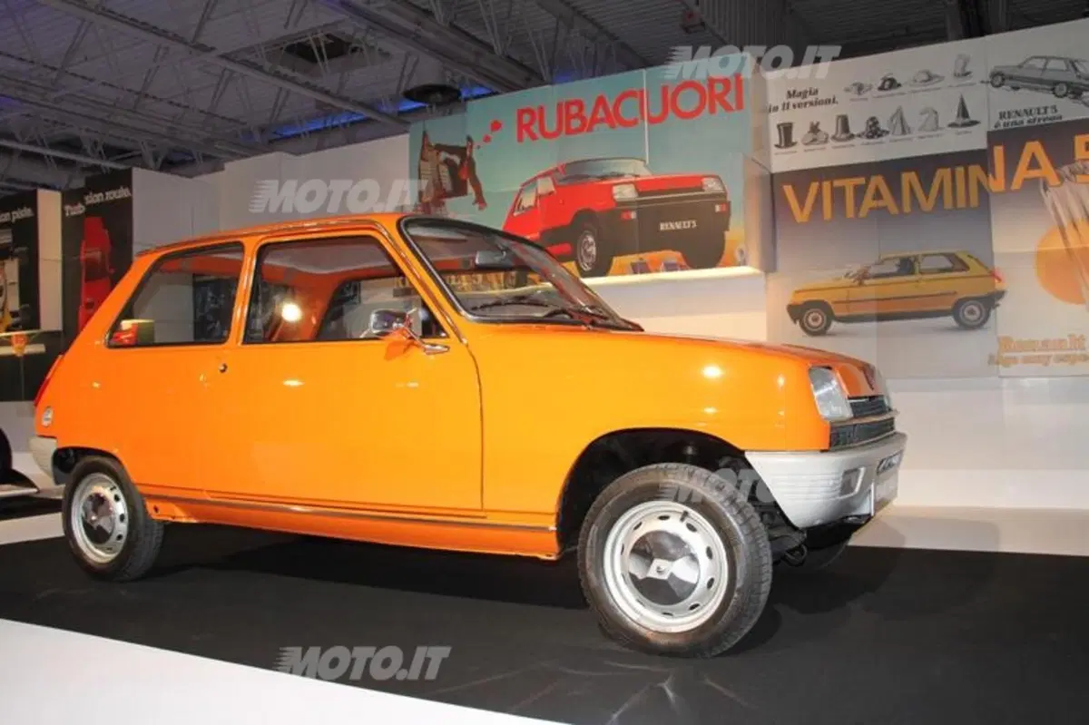 Salone di Parigi 2012: in passerella anche le auto d'epoca (45)