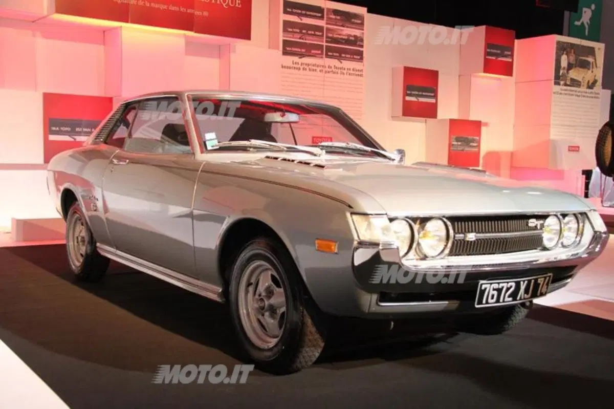 Salone di Parigi 2012: in passerella anche le auto d'epoca (53)