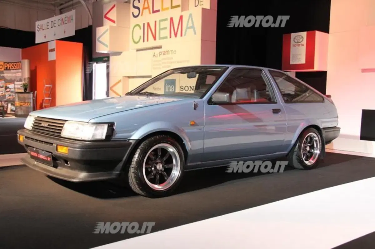 Salone di Parigi 2012: in passerella anche le auto d'epoca (55)