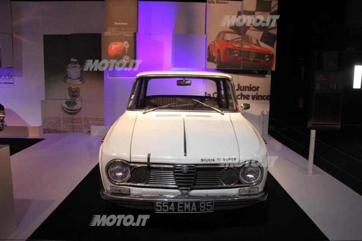 Salone di Parigi 2012: in passerella anche le auto d'epoca (59)