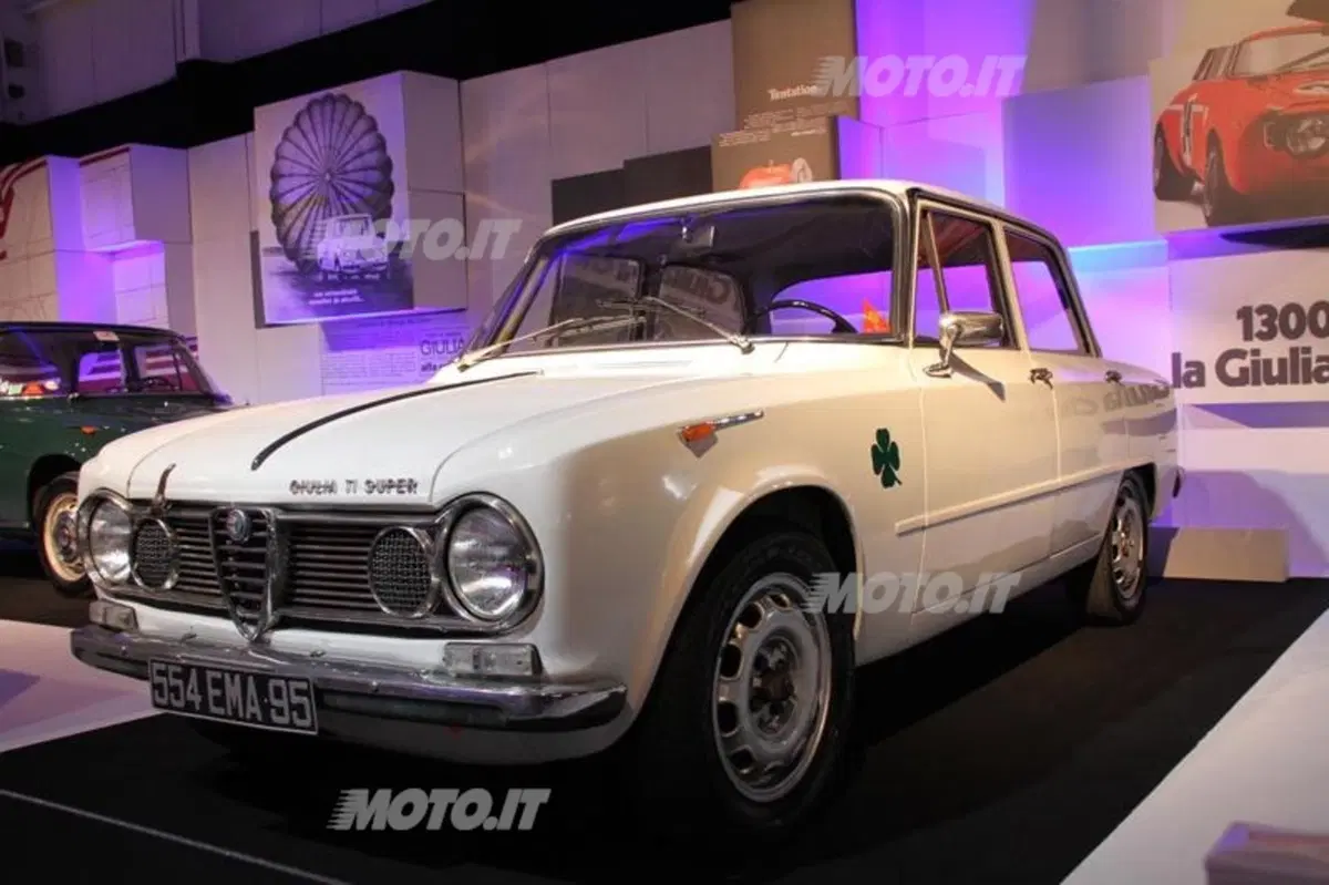 Salone di Parigi 2012: in passerella anche le auto d'epoca (60)