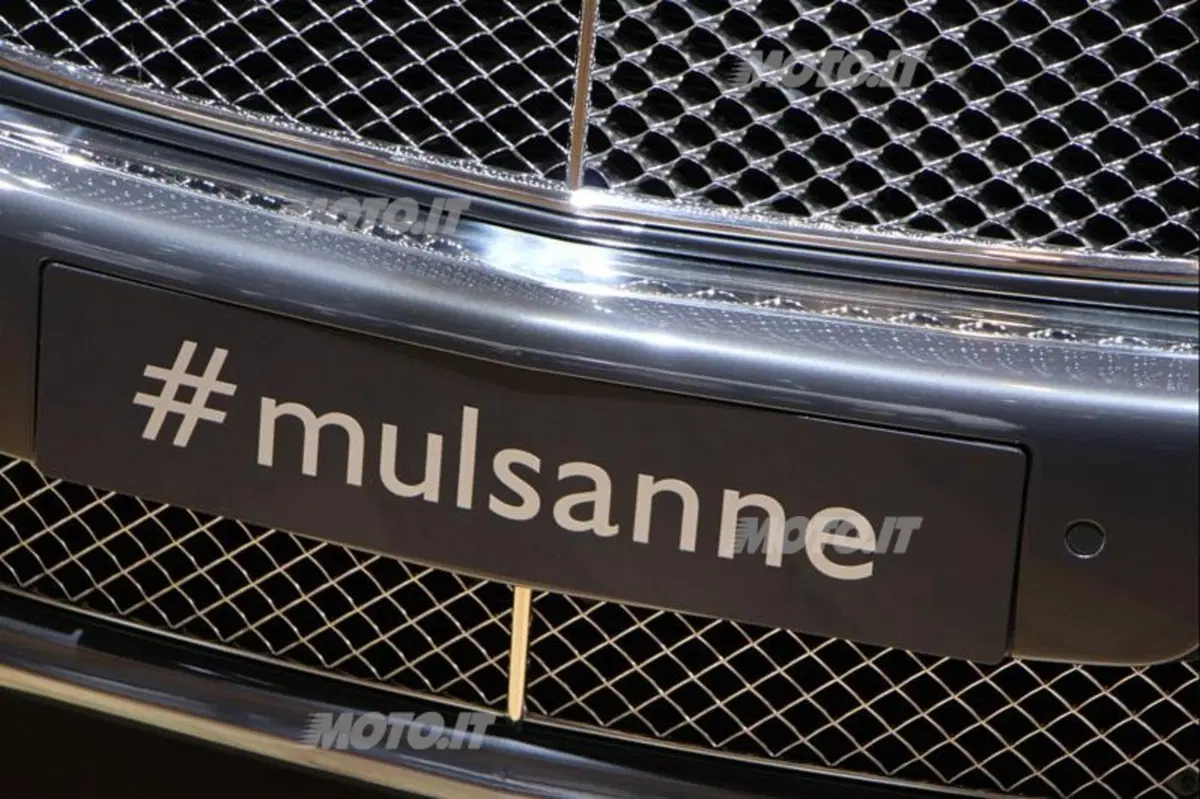 Salone di Parigi 2012: anche Bentley usa gli hashtag (4)