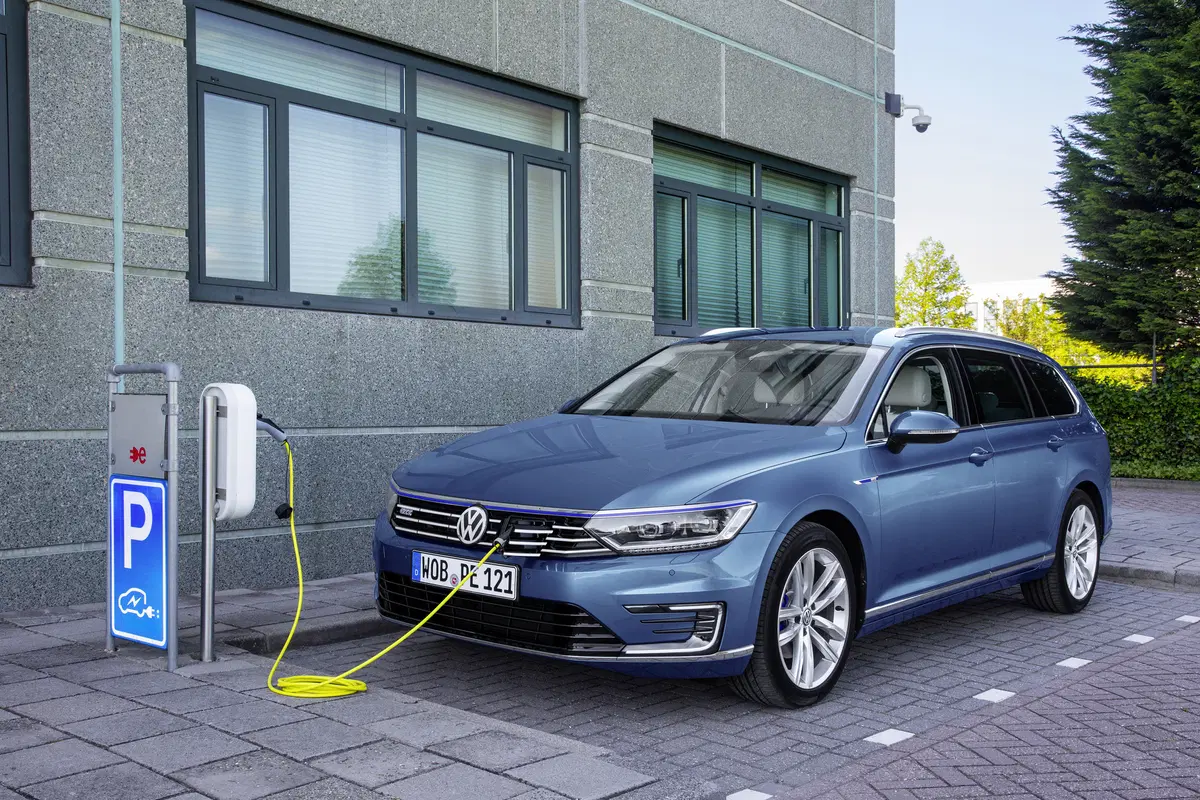 Volkswagen Passat GTE | Test drive #AMboxing (3)