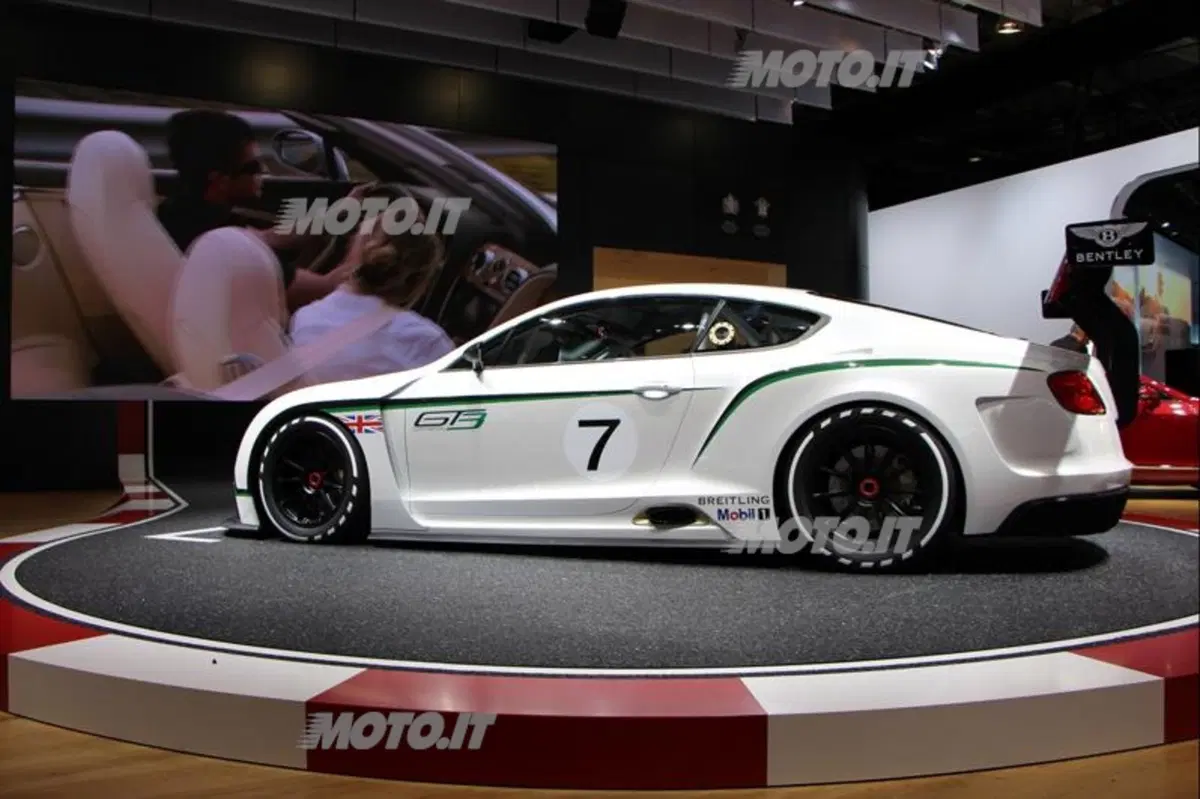 Salone di Parigi 2012: anche Bentley usa gli hashtag (9)