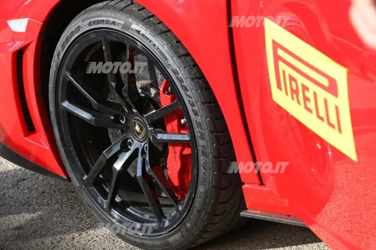 Pirelli al Salone di Parigi 2012