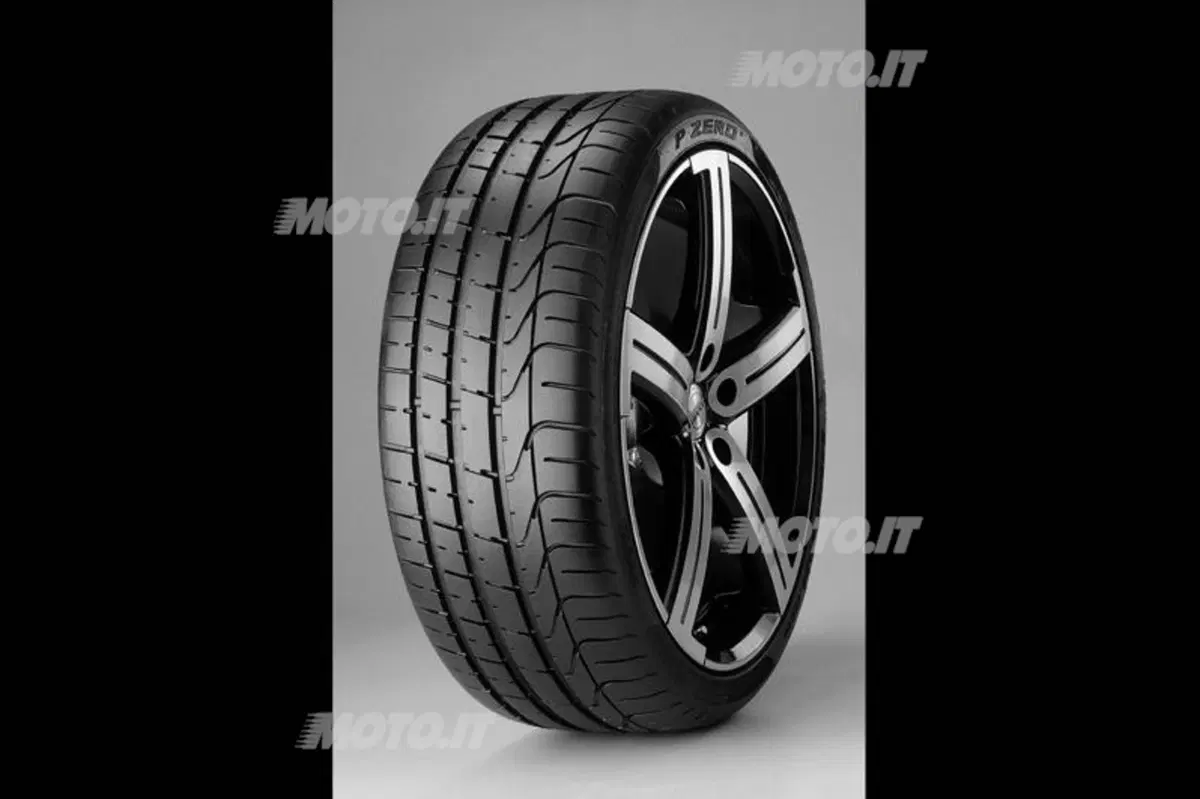 Pirelli al Salone di Parigi 2012 (3)