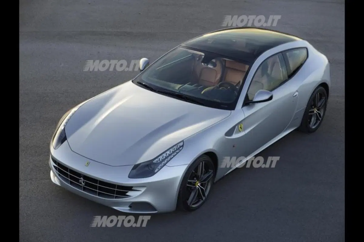 Ferrari FF: a Parigi anche con tetto panoramico