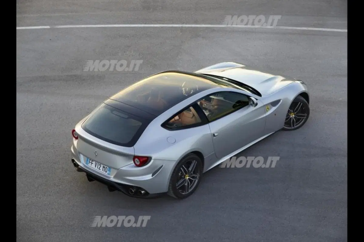 Ferrari FF: a Parigi anche con tetto panoramico (2)