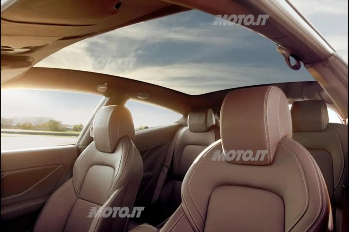 Ferrari FF: a Parigi anche con tetto panoramico (3)