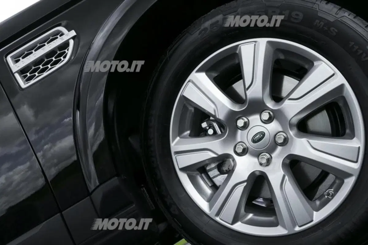 Land Rover Discovery 4 M.Y. 2013 (9)