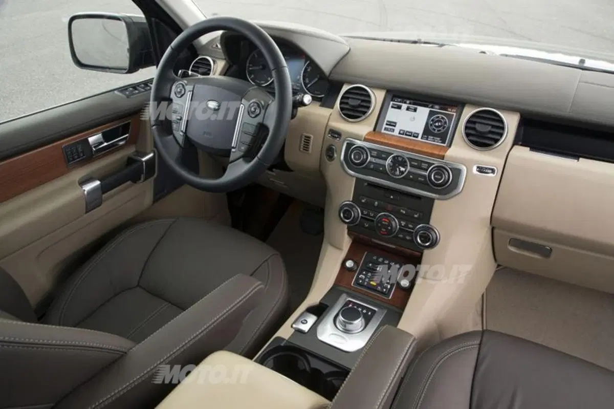 Land Rover Discovery 4 M.Y. 2013 (10)