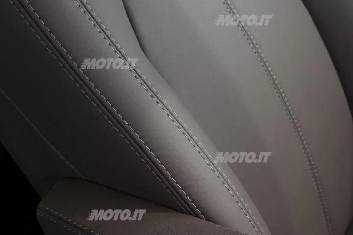 Land Rover Discovery 4 M.Y. 2013 (15)