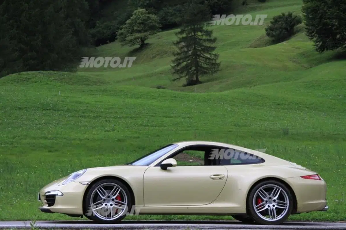 Porsche 911 Carrera S (24)