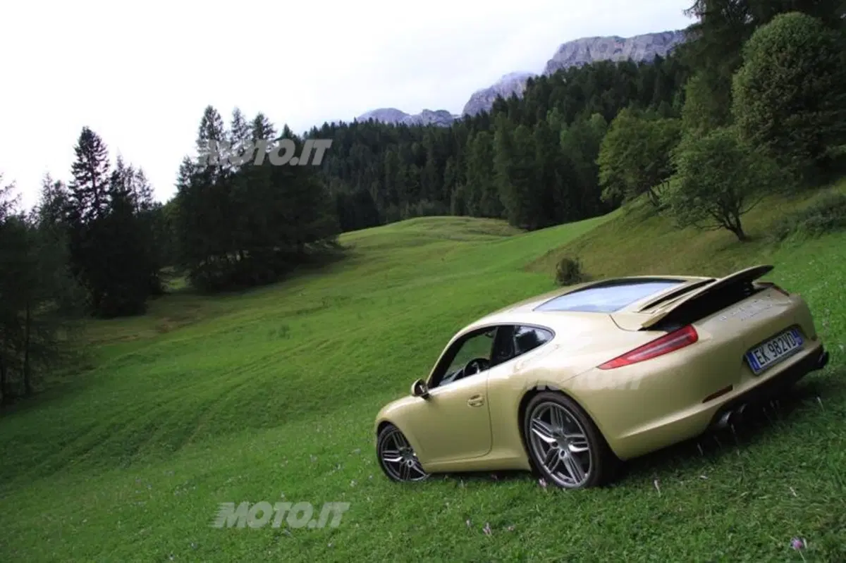 Porsche 911 Carrera S (26)