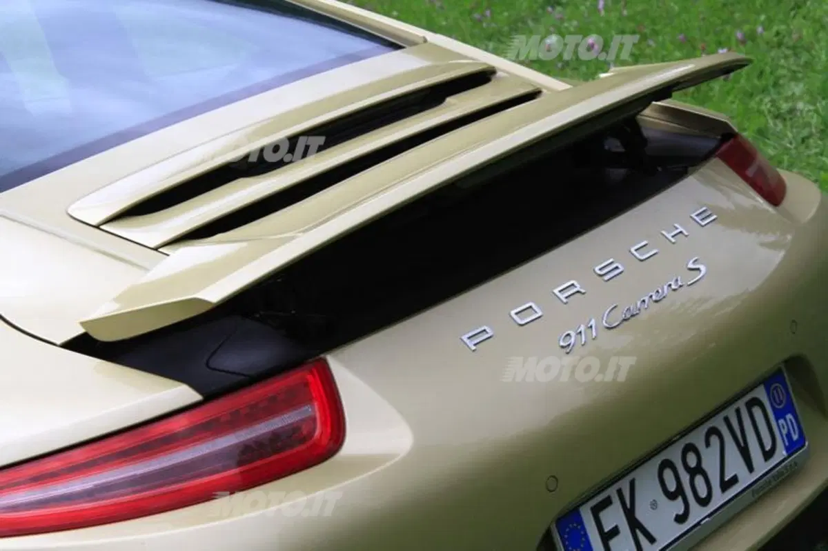 Porsche 911 Carrera S (32)