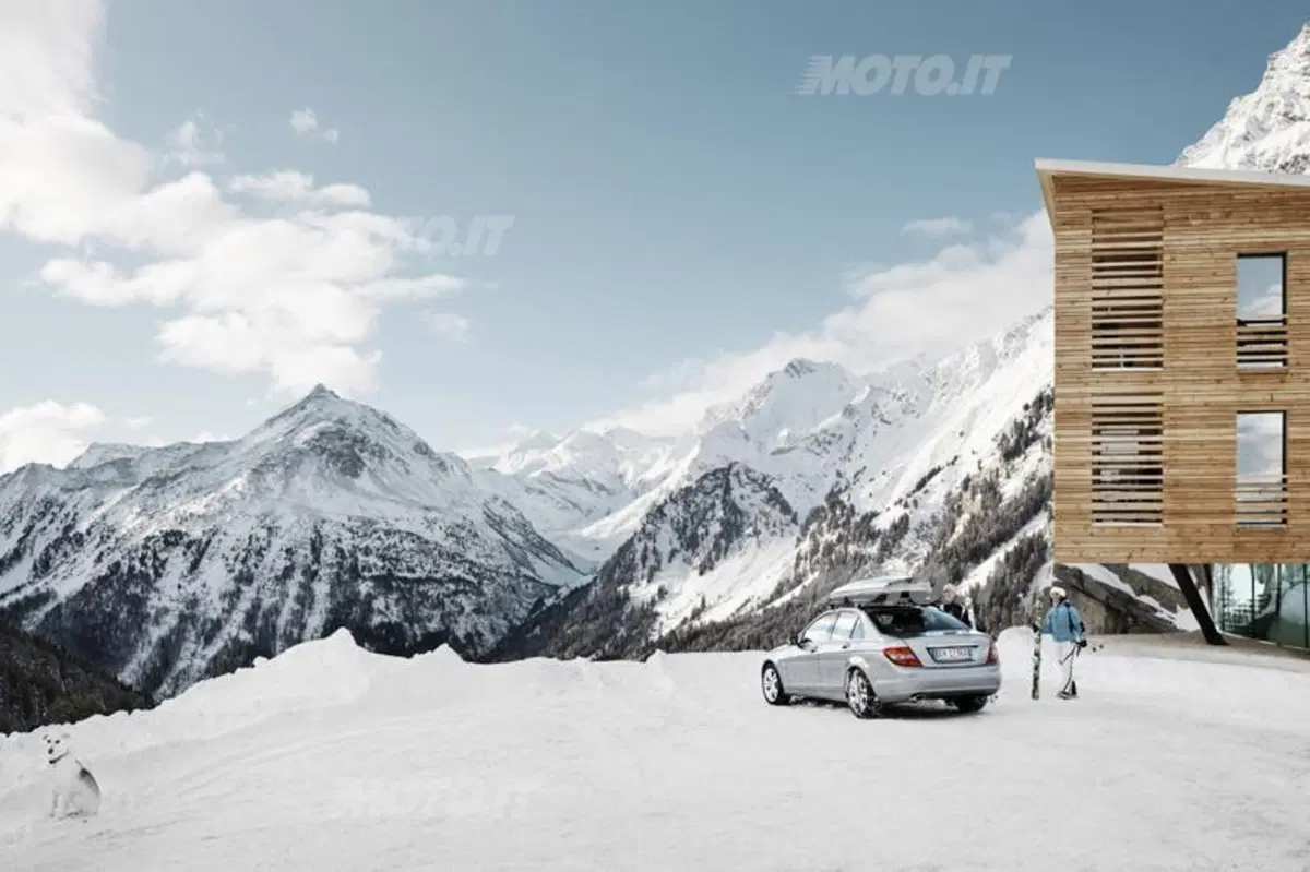 Thule Easy-fit nel Guinness: 81 catene montate in 1 minuto (3)