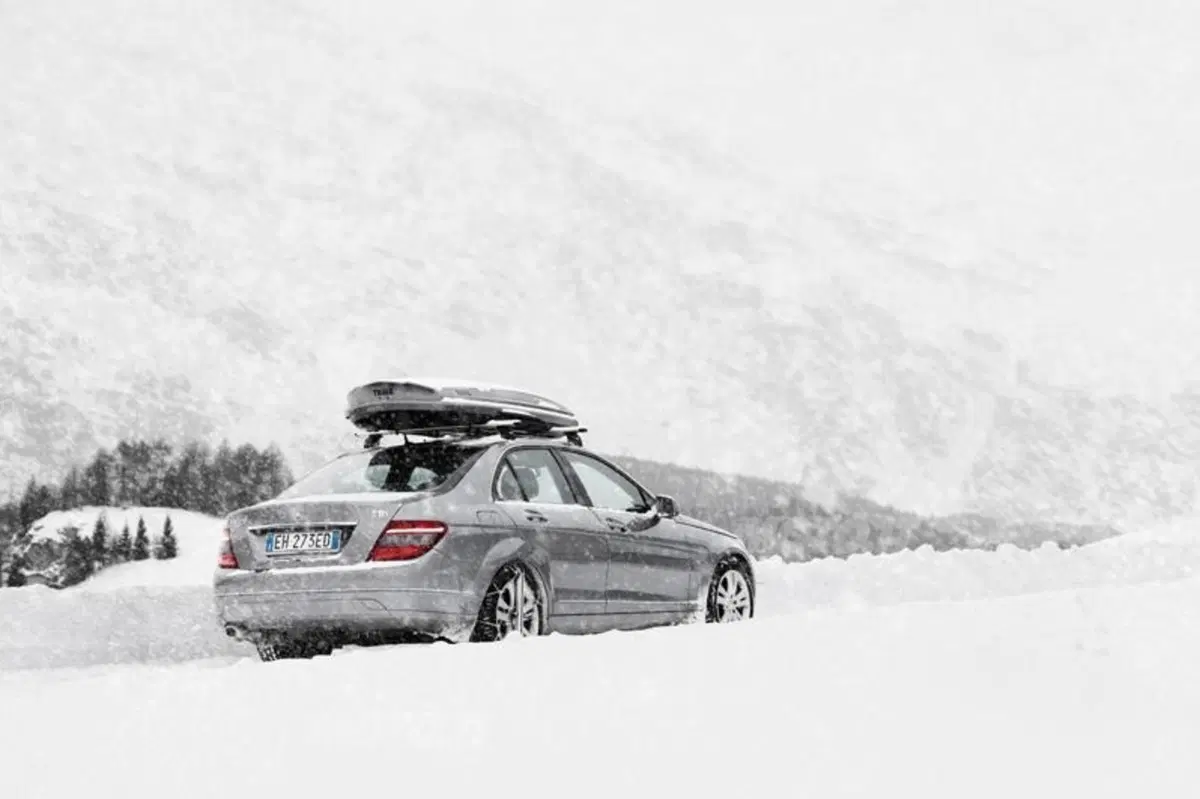 Thule Easy-fit nel Guinness: 81 catene montate in 1 minuto (4)