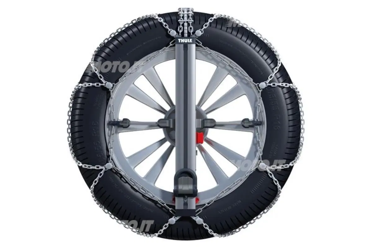 Thule Easy-fit nel Guinness: 81 catene montate in 1 minuto (7)