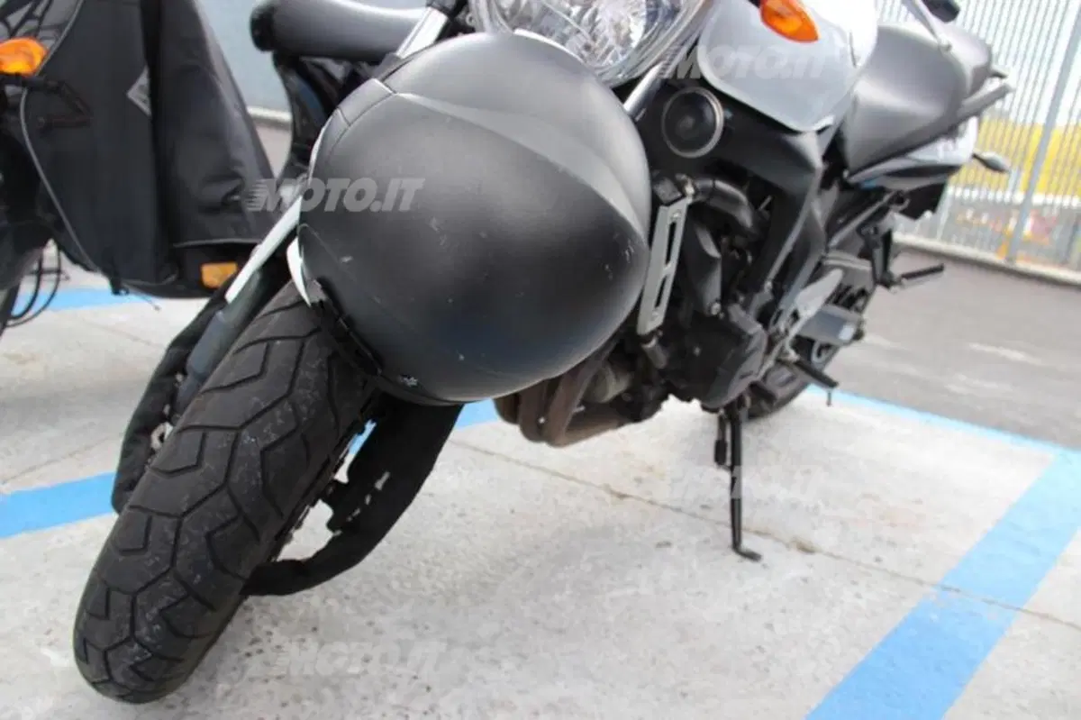 Parcheggio aeroporto di Linate: ora le moto non cadono più (4)