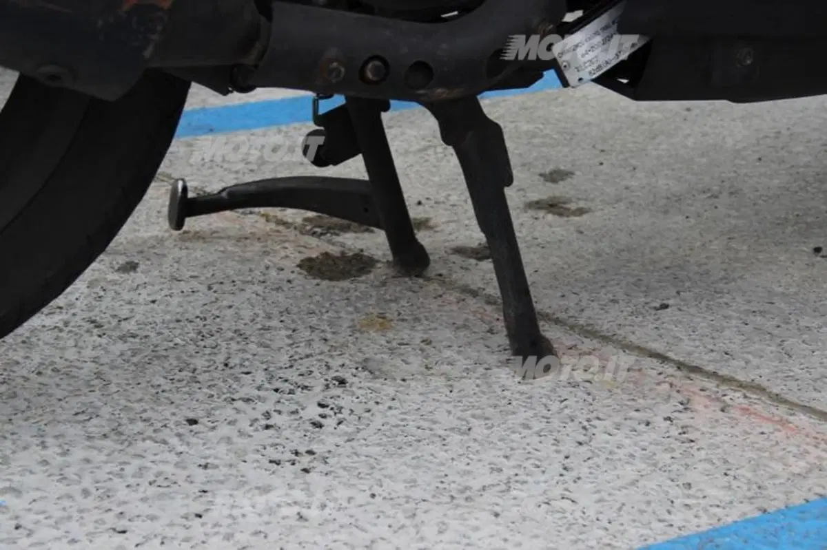 Parcheggio aeroporto di Linate: ora le moto non cadono più (10)