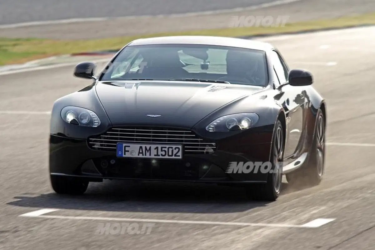 Aston Martin V8 Vantage (3)