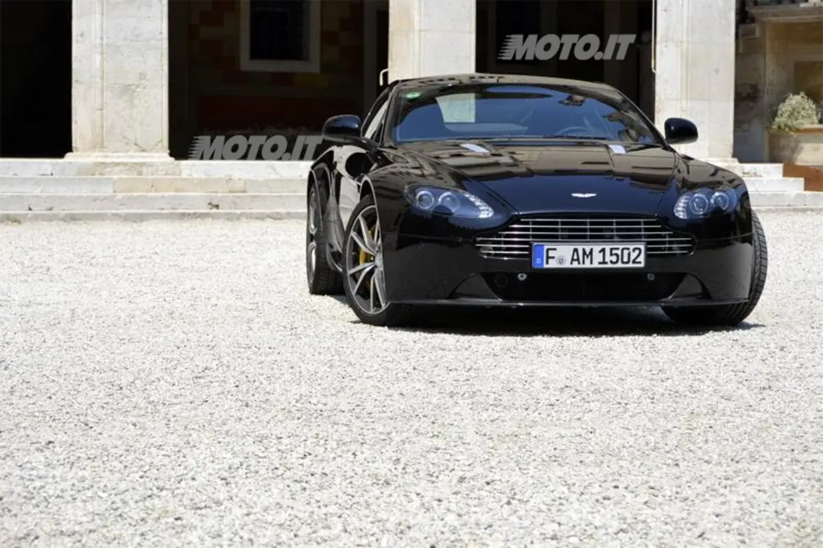 Aston Martin V8 Vantage (19)