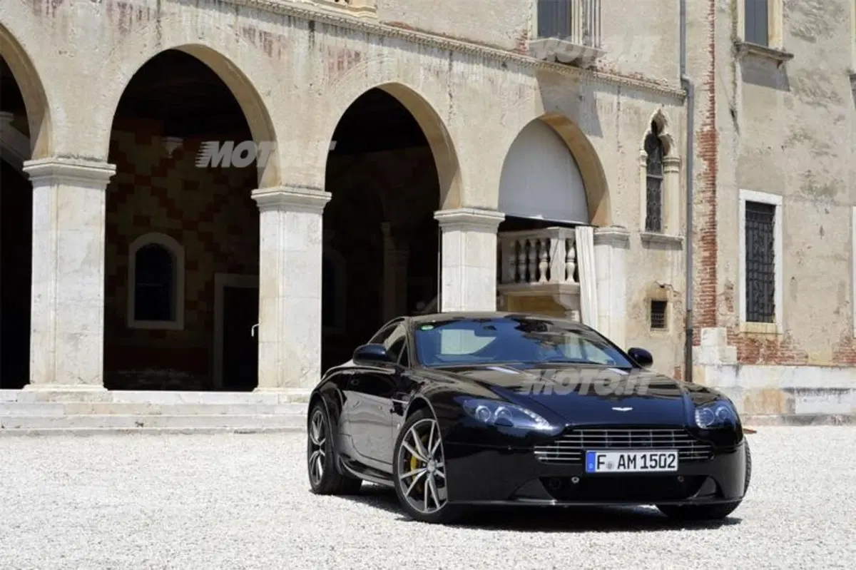 Aston Martin V8 Vantage (20)