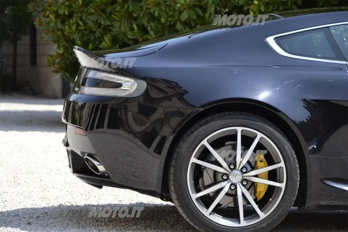 Aston Martin V8 Vantage (23)