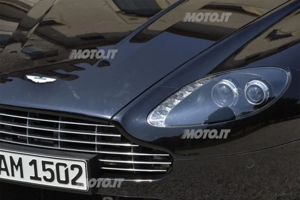 Aston Martin V8 Vantage (28)