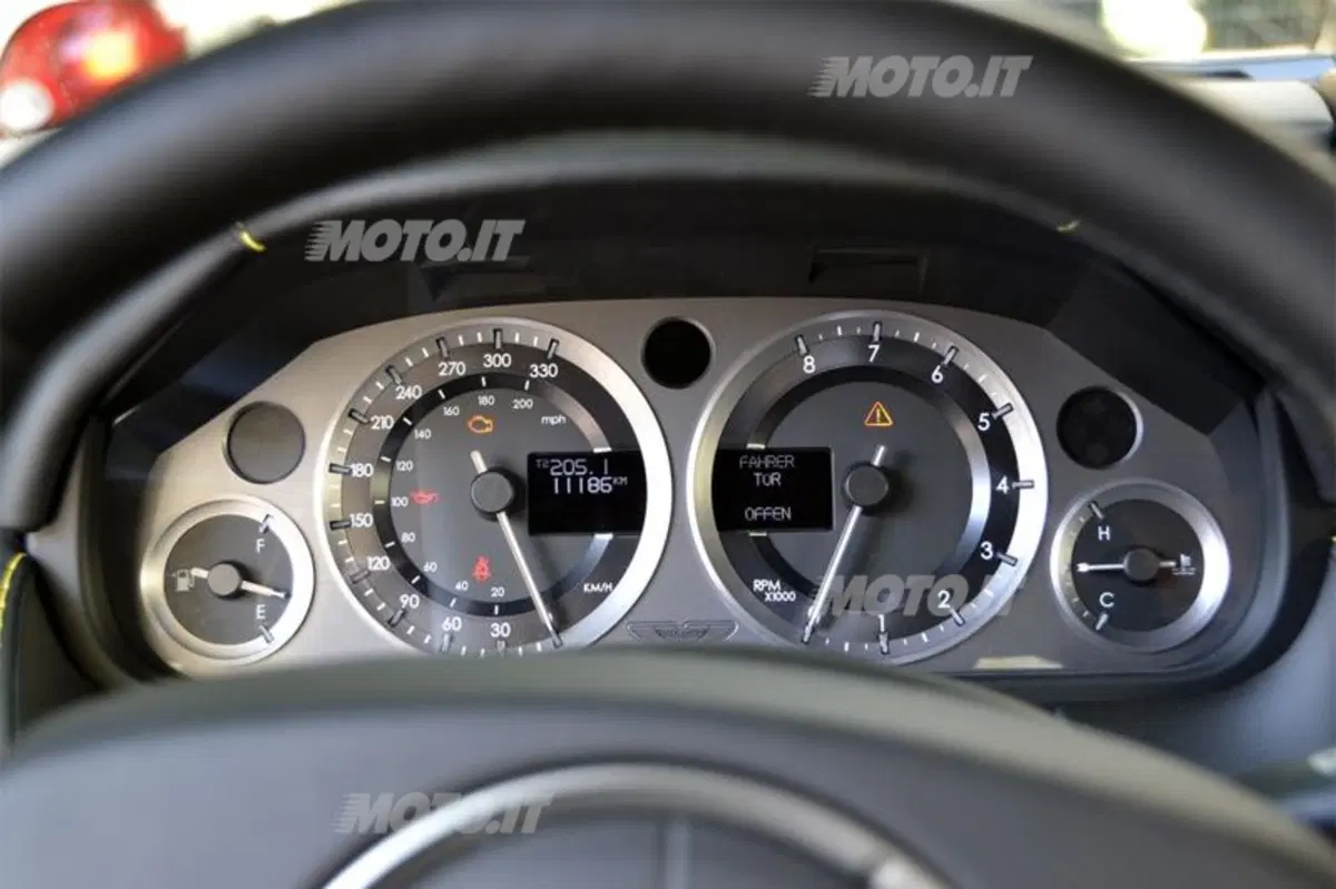 Aston Martin V8 Vantage (35)