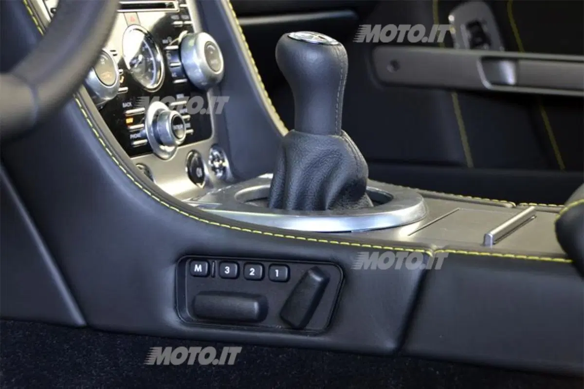 Aston Martin V8 Vantage (41)