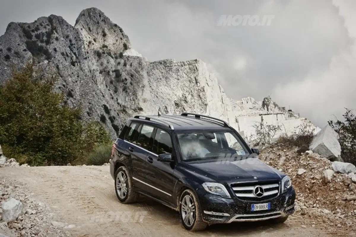 Mercedes-Benz GLK: in off-road nelle cave di marmo di Carrara (2)