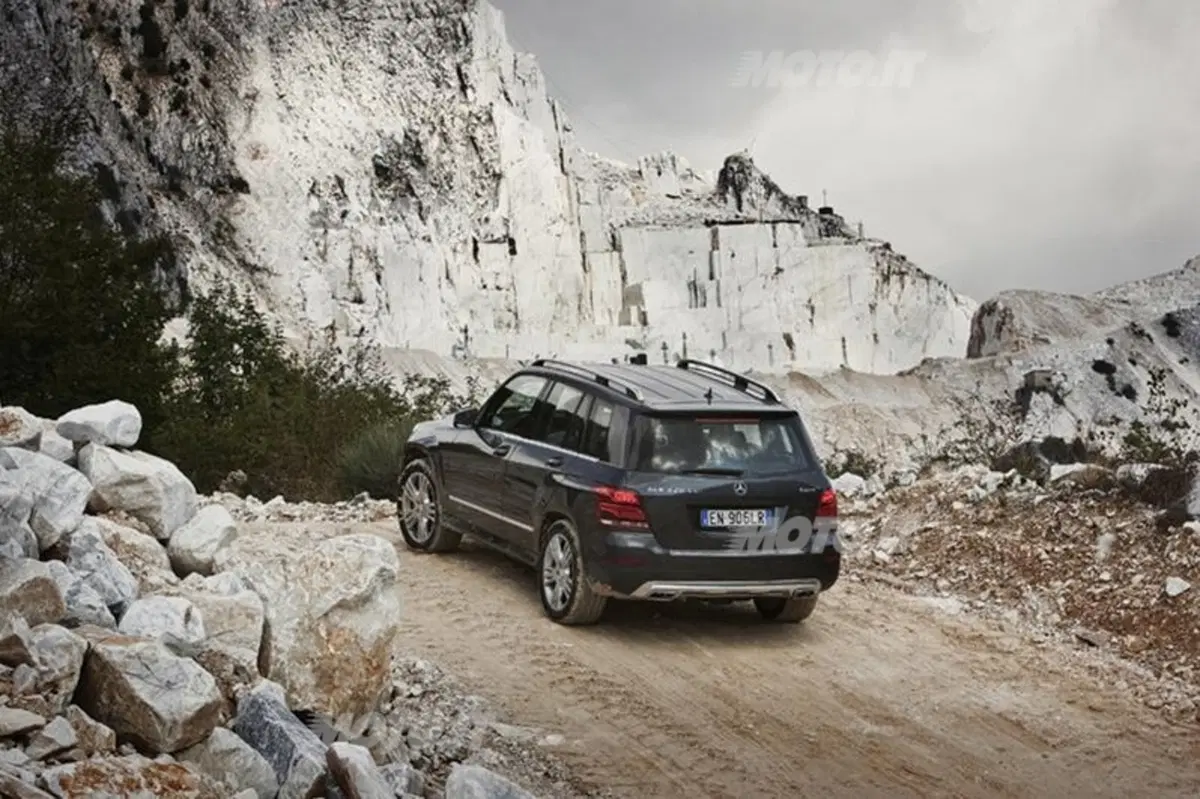 Mercedes-Benz GLK: in off-road nelle cave di marmo di Carrara (3)