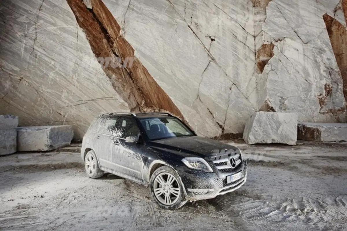 Mercedes-Benz GLK: in off-road nelle cave di marmo di Carrara (7)