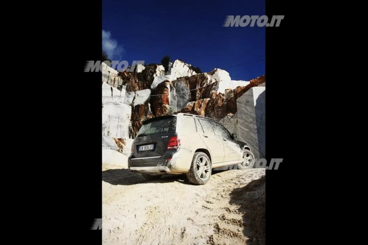 Mercedes-Benz GLK: in off-road nelle cave di marmo di Carrara (9)