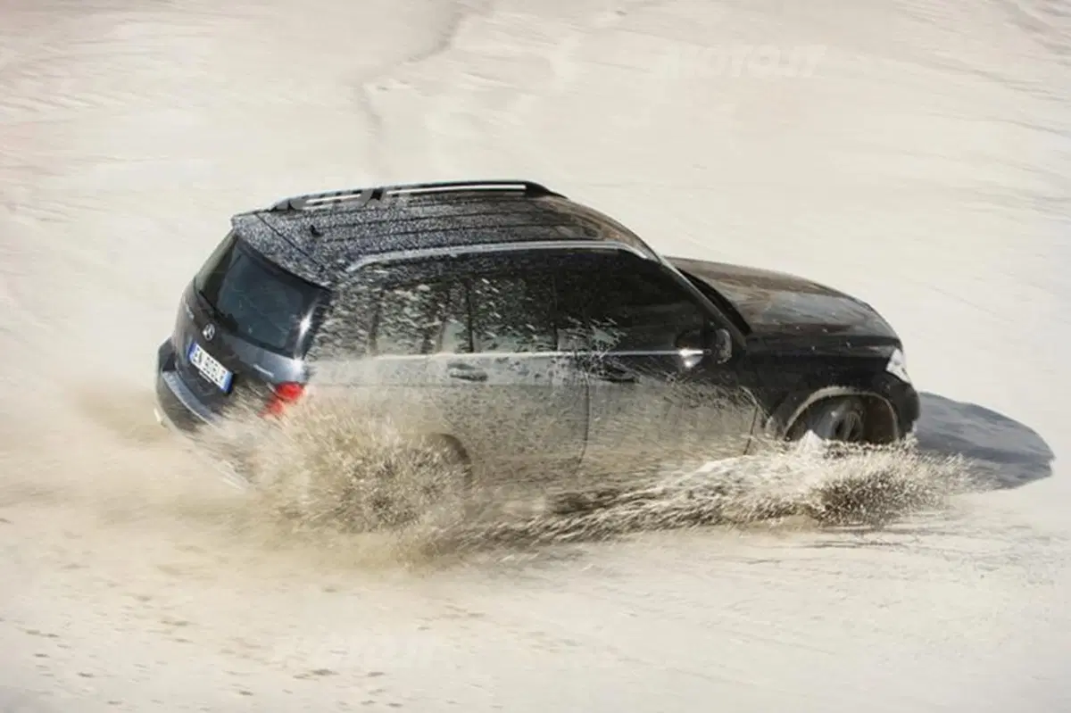 Mercedes-Benz GLK: in off-road nelle cave di marmo di Carrara (14)