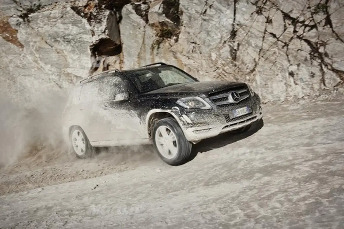 Mercedes-Benz GLK: in off-road nelle cave di marmo di Carrara (18)