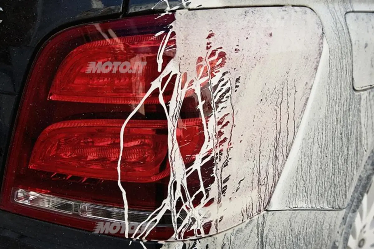 Mercedes-Benz GLK: in off-road nelle cave di marmo di Carrara (24)