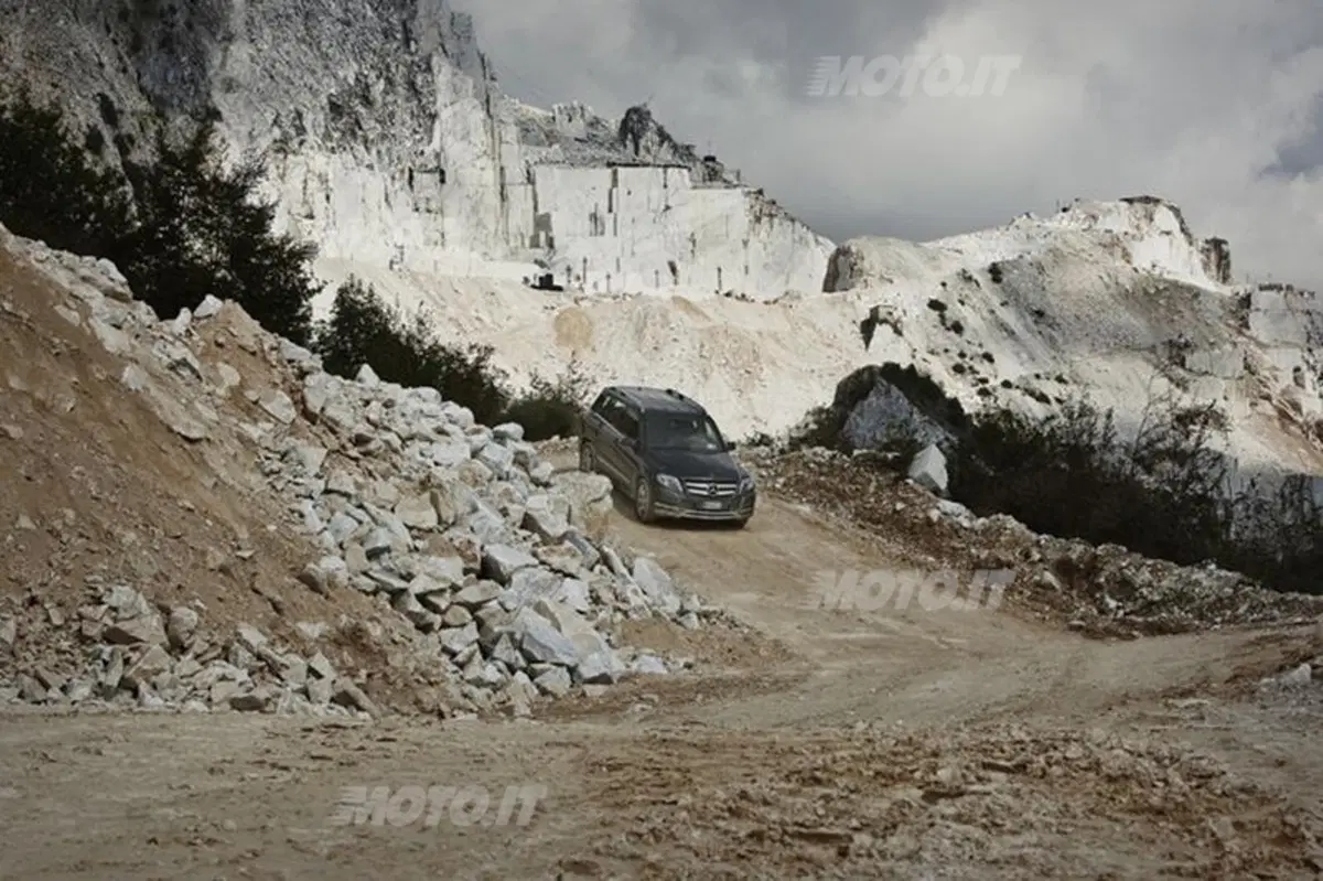 Mercedes-Benz GLK: in off-road nelle cave di marmo di Carrara (28)