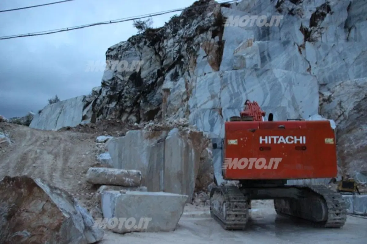Mercedes-Benz GLK: in off-road nelle cave di marmo di Carrara (45)