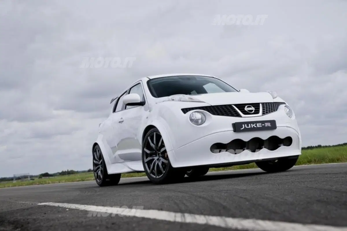 Nissan Juke-R: realizzato il primo esemplare stradale (2)