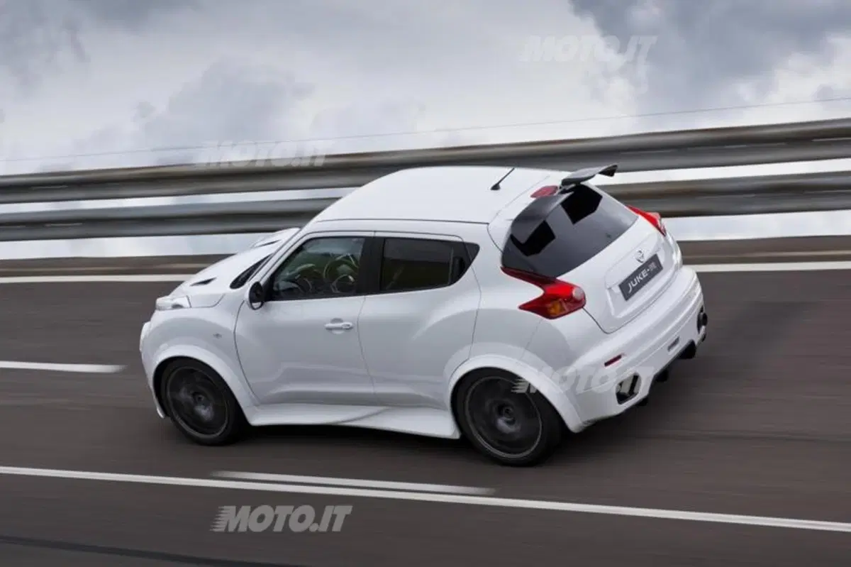 Nissan Juke-R: realizzato il primo esemplare stradale (3)